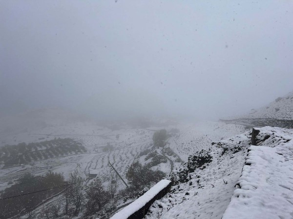 निरन्तरको हिमपातका कारण हिडन भ्यालीमा ३ बेलायती सहित १५ पर्यटक समस्यामा
