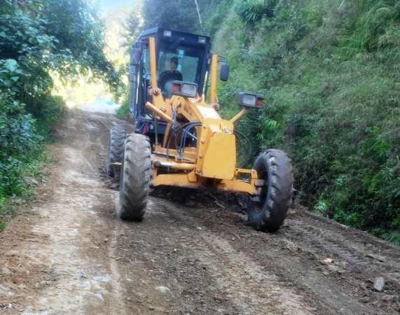 पाँच वर्षमा ६ पटक म्याद थपिएपछि सडक कालोपत्र गरिँदै