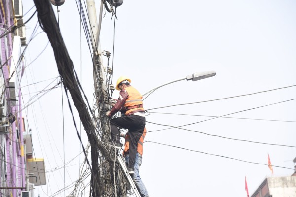 काठमाडौँ महानगरले सडकमा बाल्यो १ हजार २६ वटा स्मार्ट लाइट