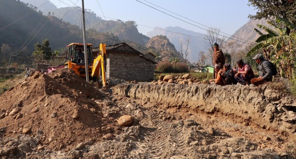 मंगला गाउँपालिकाको छिसवाङमा मार्ग खुलेको १५ वर्षपछि थालियो सडक स्तरोन्नति