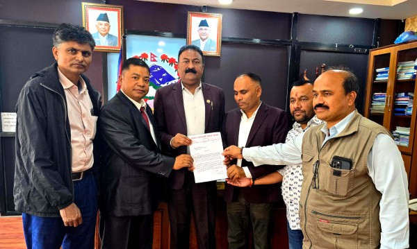 बालेनले गरीखान नदिएको भन्दै संघीय मन्त्रीसँग हारगुहार 