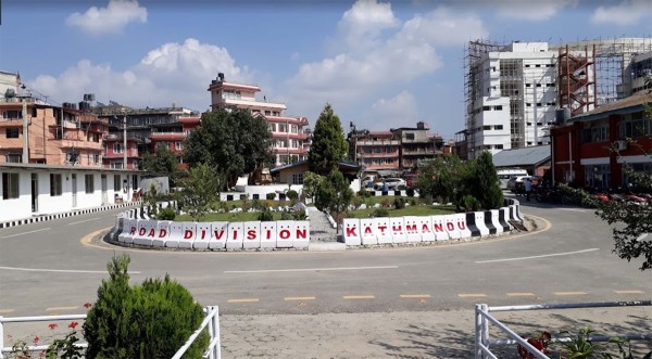 सडकका २५ रुग्ण ठेक्का तोडियो