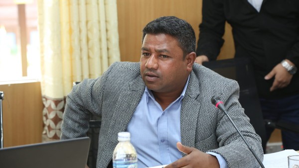 रास्वपा छाडेका सन्तोष परियारले मध्यराति लेखे: पागल करार हुन्छु तर मान्छेका लागि लडिरहन्छु