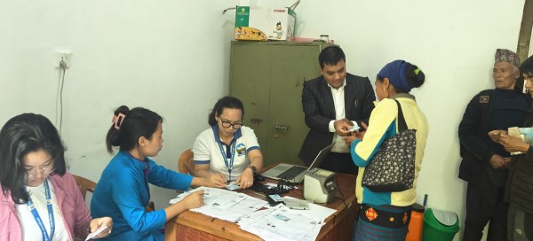 थुलुङ दुधकोशी गाउँपालिका देउसामा राष्ट्रिय परिचयपत्र वितरण शिविर, ५ सय बढीले सेवा लिए