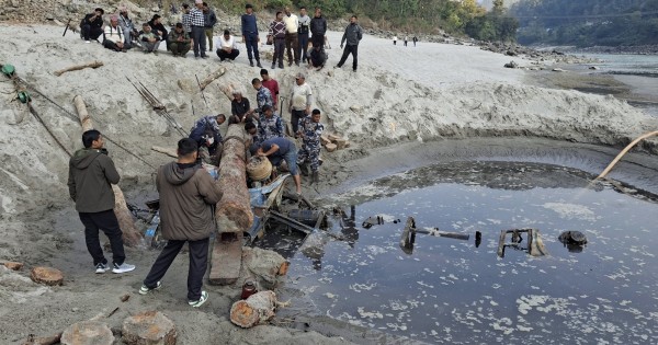 त्रिशूली किनारमा पुरिएको गणपति डिलक्स बसबाट मानव कंकाल फेला