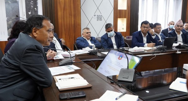 सुनकोशी मरिण र भेरी बबईको ठेक्का तोड्ने गृहकार्यमा उर्जामन्त्री घिसिङ