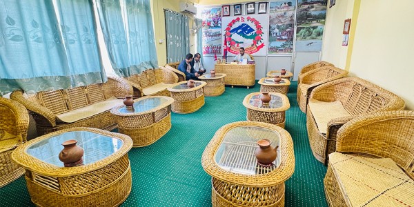 वेतका फर्निचरले चिटिक्क टीकापुर नगरपालिका, यसरी गरिदैछ प्रोत्साहन