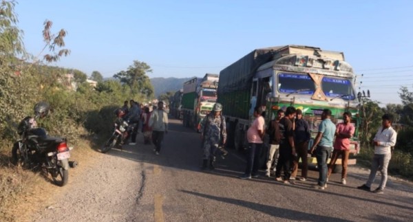 काभ्रेमा तिहारभर टिपर सञ्चालन गरे कडा कारबाही