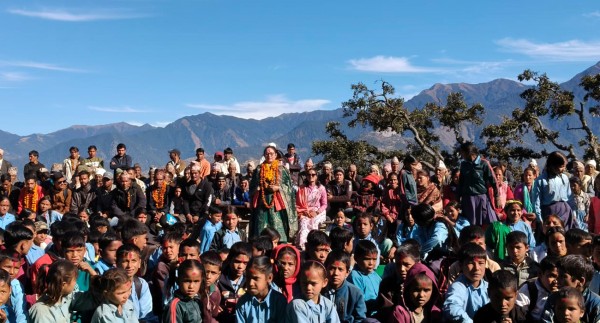 वर्ल्डलिंकले दियो कालिकोट स्वास्थ्य चौकीलाई सौर्य प्रणाली र डिपफ्रिज, माविका विद्यार्थीलाई अनलाईन अंग्रेजी कक्षा