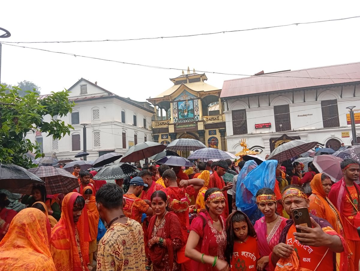 आज साउनको अन्तिम सोमबार, पशुपतिनाथमा दर्शनार्थीको ओइरो