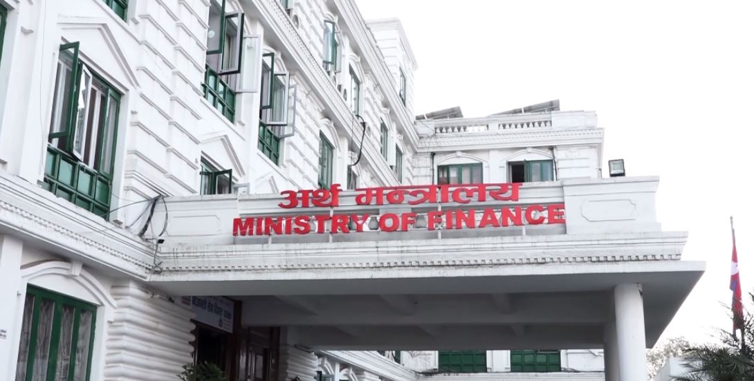 गत आर्थिक वर्षमा सरकारी खर्च १५ खर्ब आठ अर्ब