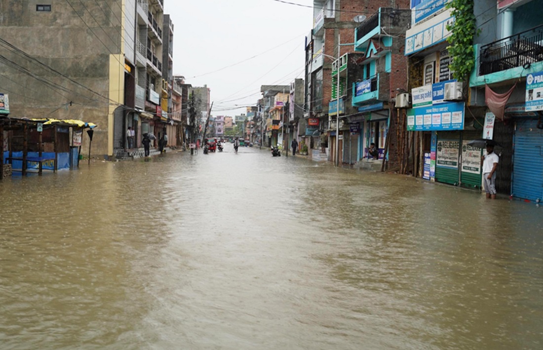 बाटोमा आएकाे बाढीमा डुबेर दुई किशोरीको मृत्यु, एकजना बेपत्ता