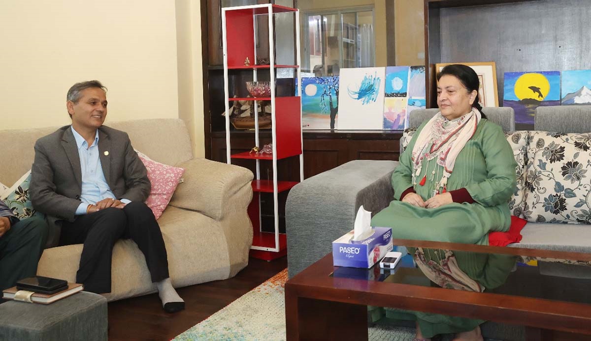 गृहमन्त्री र पूर्व राष्ट्रपति भण्डारीबीच भेटवार्ता