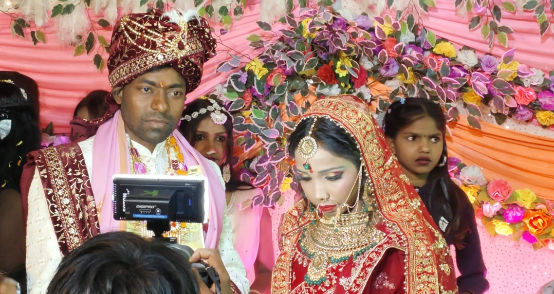 विवाह गरिरहेका बेला दुलहीलाई प्रेमीले हाने गोली