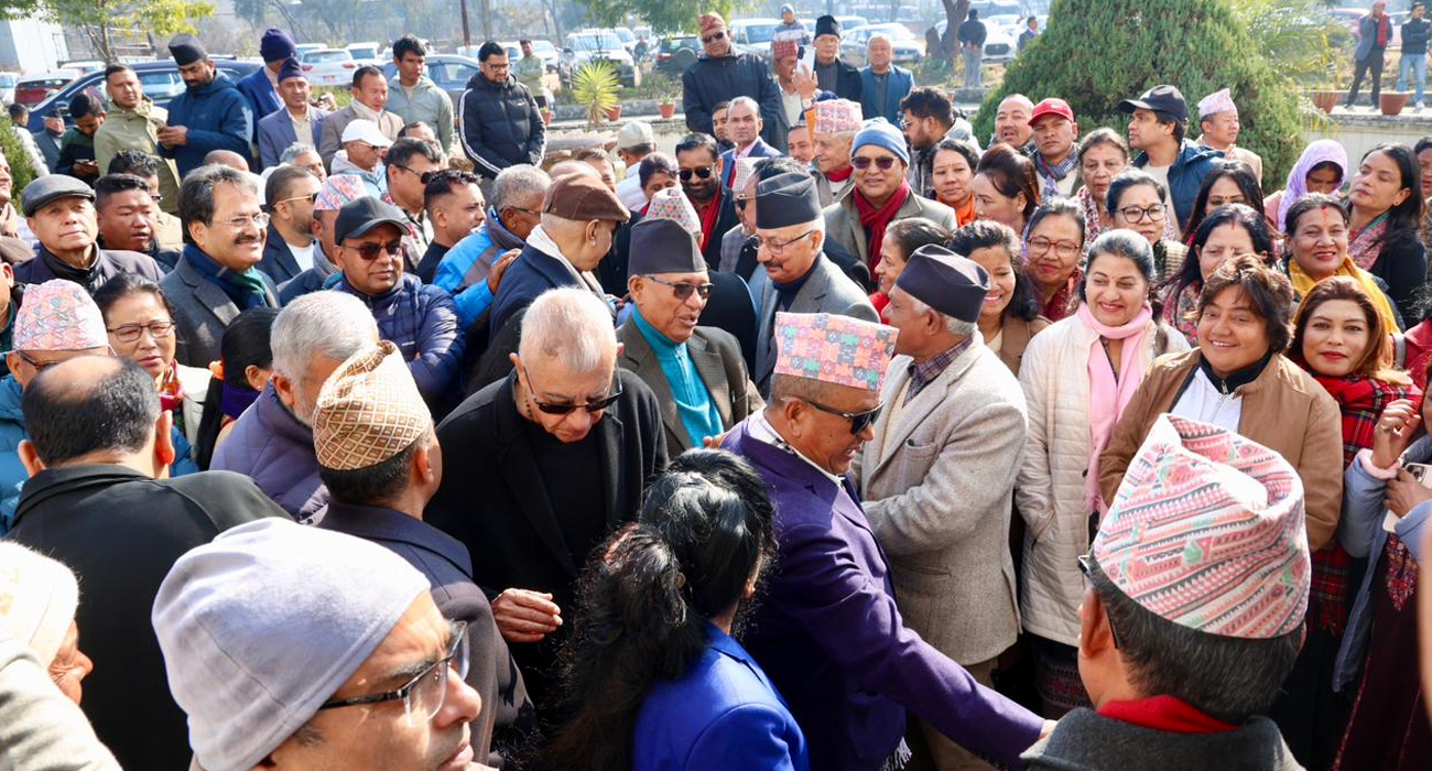 आफ्नो पक्ष आधिकारिक भएको दाबी गर्दै देउवा कांग्रेस पनि निर्वाचन आयोगमा