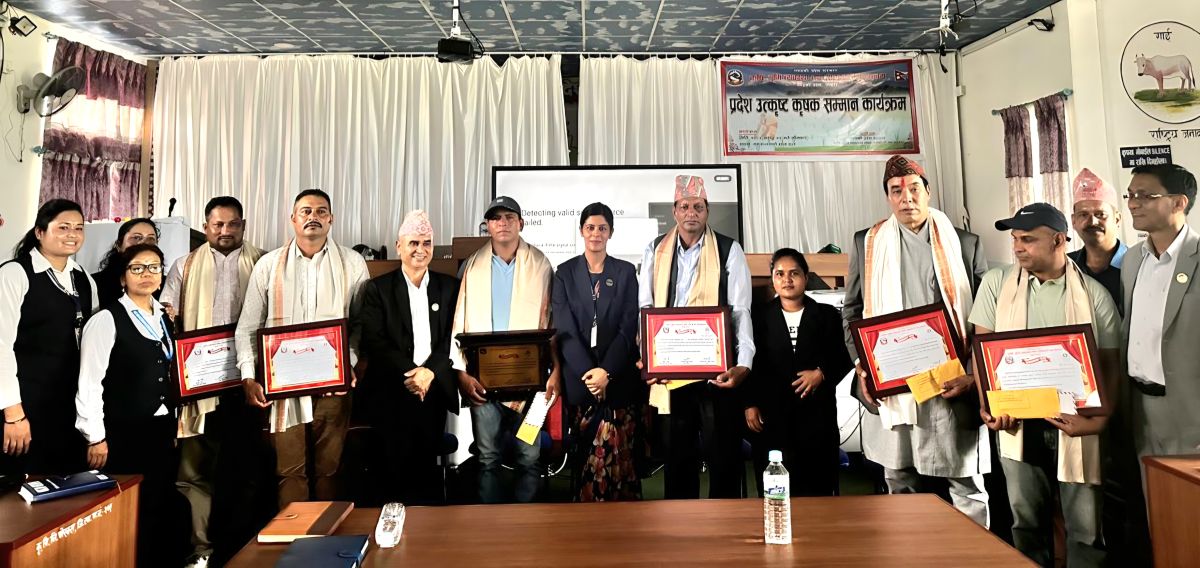 गण्डकी सरकारद्वारा उत्कृष्ट कृषक सम्मानित