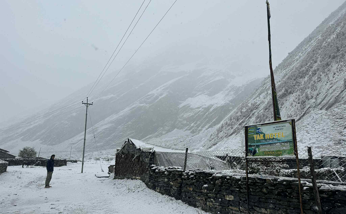 तीनवटा प्रदेशका केही स्थानमा वर्षा र हिमपात