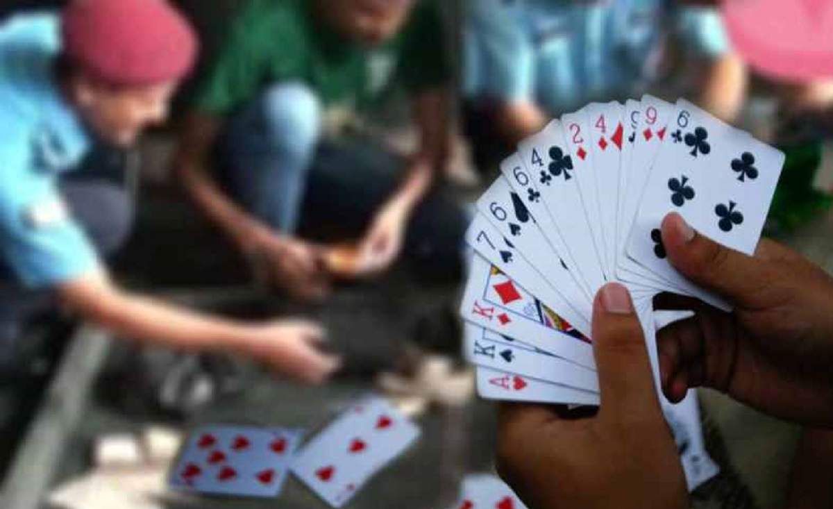 जुवातास खेलिरहेका १२ जना प्रहरी नियन्त्रणमा 