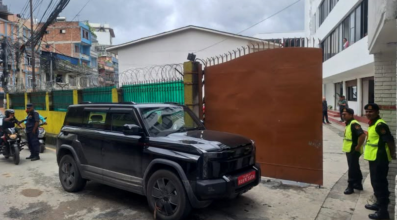 आत्मदाह, न्यूरोडको पसल र मिडियाको गेटमा गाडीसम्मः के नेपालमा प्रेतात्मा सक्रिय भएको हो ?