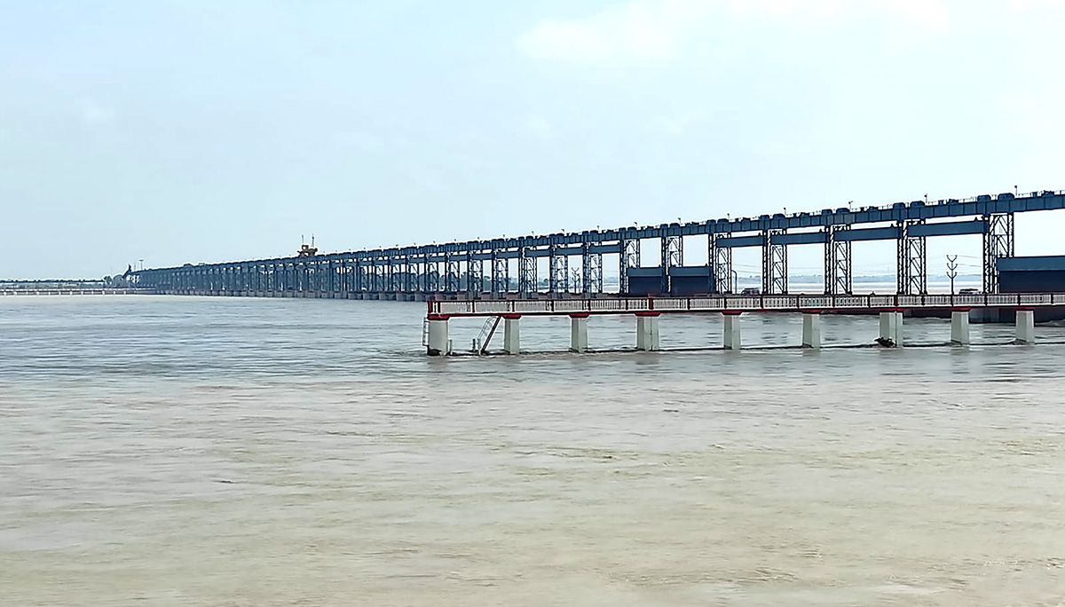 कोसी ब्यारेजको ३१ ढोका खोलियो