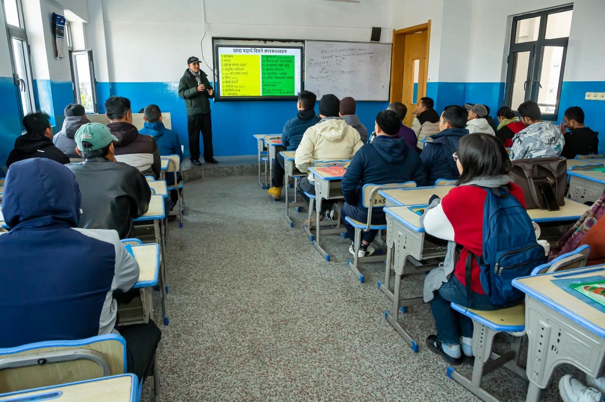 काठमाडौं महानगरपालिकाद्वारा खाद्य स्वच्छताका लागि २ हजार ६९ व्यवसायीलाई तालिम प्रदान 