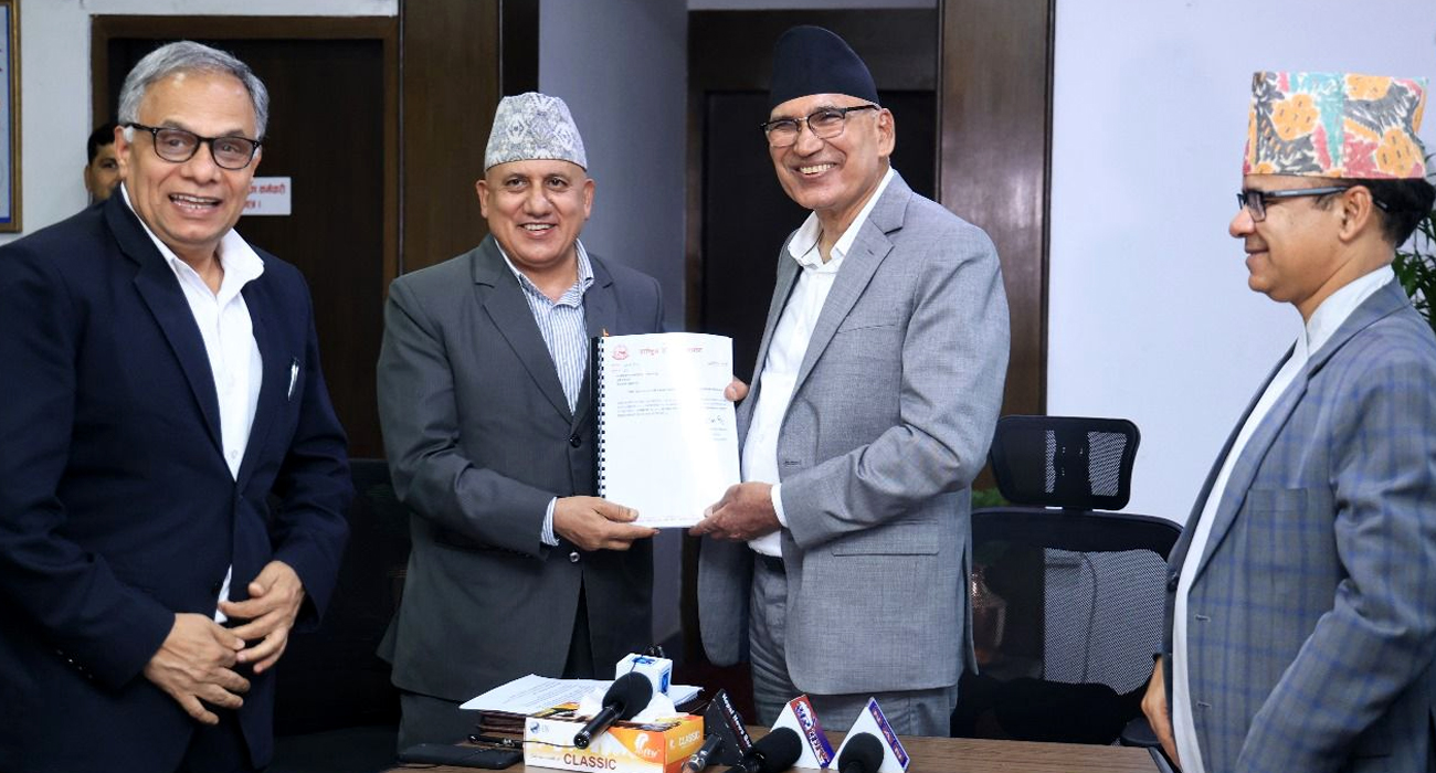 योजना आयोगले पेश गर्यो आगामी आर्थिक वर्षको  नीतिगत तथा कार्यक्रमगत प्रतिवेदन 
