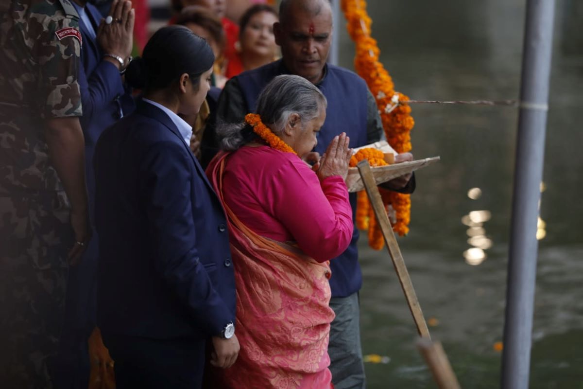 प्रधानमन्त्रीद्वारा छठी माताको पूजा आराधना