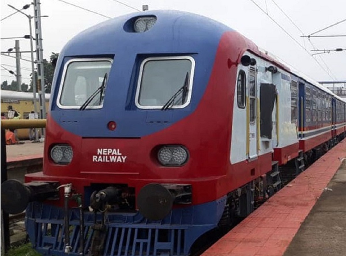 बर्दिबास नगरपालिका पुगेपछि मुआब्जा विवादले रेल्वेको काम रोकियो