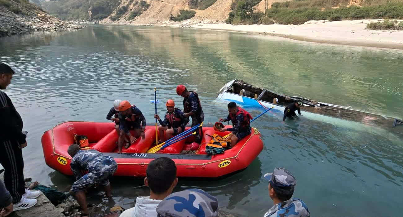 रामेछापमा दुर्घटना भएको बसका ६ यात्रुको निधन