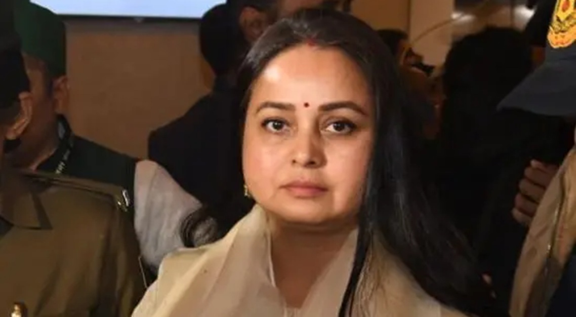 लालु यादवकी छोरी रोहिणीले राजनीतिसँगै परिवार त्याग्ने घोषणामा के भन्छन् भाजपा नेता?