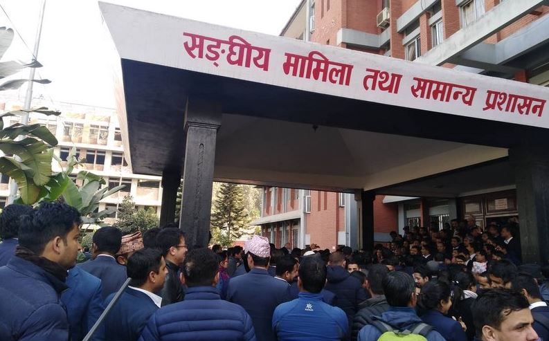 स्थानीय तहमा छैनन् कर्मचारी, काठमाडौँ र जिल्ला सदरमुकाममा थुप्रो !