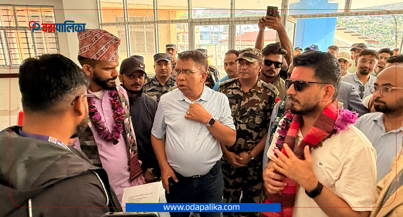 मन्त्री लम्सालद्वारा गुल्मी अस्पताल भवन निरीक्षण