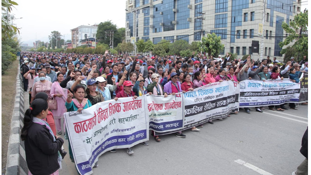 शिक्षक, सरकार र संसद टसमस नभए फेरि सर्छ कक्षा १२ को परीक्षा, मानहानी कसलाई लाग्छ ?