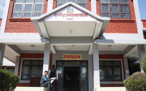 तुलसीपुर उपमहानगरको गाडी जलेपछि युवाले उठाउन थाले फोहर