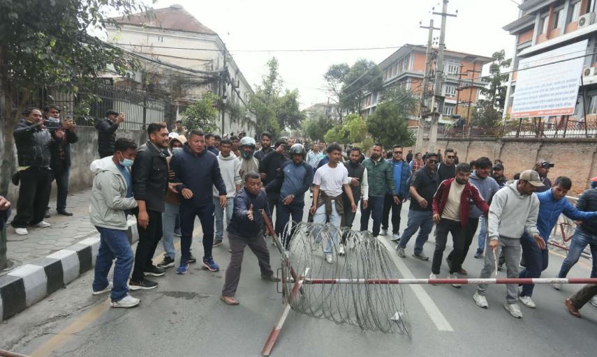 सडकमा पनि एमालेले पाएन जनसमर्थन